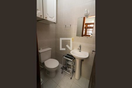 Banheiro de serviço de casa à venda com 4 quartos, 180m² em Ipanema, Porto Alegre