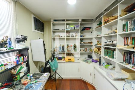 Apartamento à venda com 192m², 4 quartos e 2 vagasQuarto 2