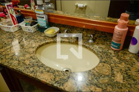 Apartamento à venda com 192m², 4 quartos e 2 vagasBanheiro da Suíte