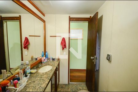 Apartamento à venda com 192m², 4 quartos e 2 vagasBanheiro da Suíte