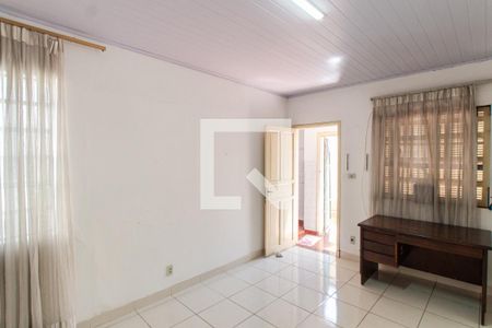 Casa à venda com 205m², 3 quartos e 2 vagasSuíte