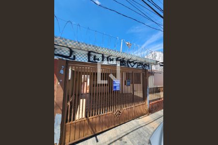 Casa à venda com 205m², 3 quartos e 2 vagasFachada