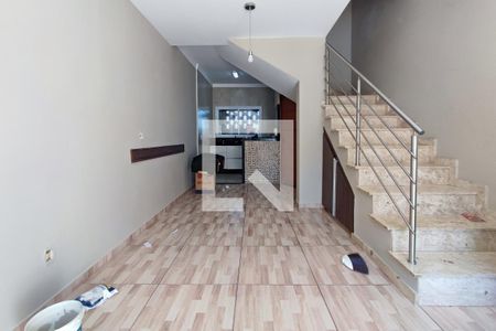 Sala de casa de condomínio para alugar com 2 quartos, 64m² em Campos Eliseos, Campinas