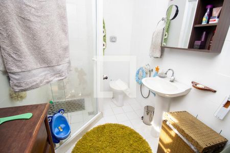 Casa de condomínio à venda com 377m², 3 quartos e 4 vagasBanheiro social segundo piso