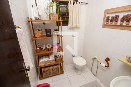 Casa de condomínio à venda com 377m², 3 quartos e 4 vagasLavabo