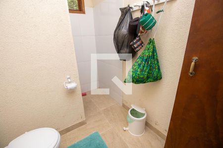 Casa de condomínio à venda com 377m², 3 quartos e 4 vagasBanheiro externo