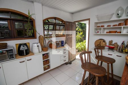 Casa de condomínio à venda com 377m², 3 quartos e 4 vagasCozinha