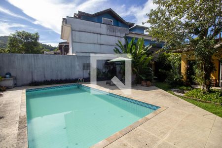 Casa de condomínio à venda com 377m², 3 quartos e 4 vagasPiscina