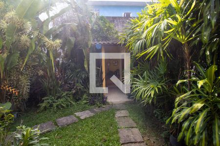 Casa de condomínio à venda com 377m², 3 quartos e 4 vagasBanheiro externo