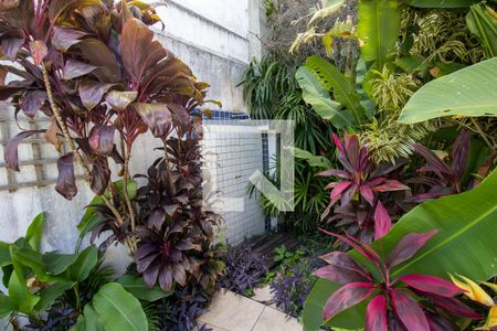 Casa de condomínio à venda com 377m², 3 quartos e 4 vagasChuveiro