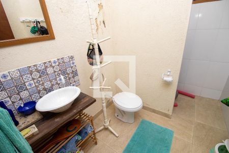 Casa de condomínio à venda com 377m², 3 quartos e 4 vagasBanheiro externo