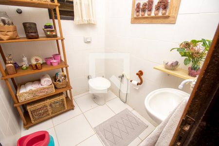 Casa de condomínio à venda com 377m², 3 quartos e 4 vagasLavabo