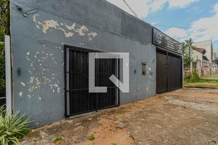 Casa à venda com 350m², 2 quartos e 10 vagas Casa à venda com 350m², 2 quartos e 10 vagasFachada