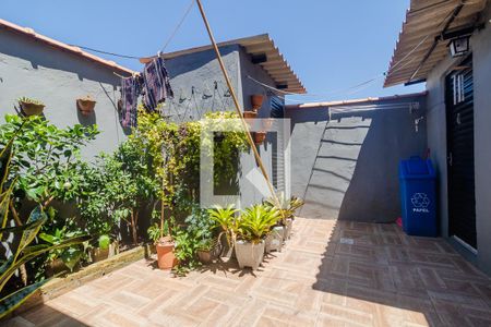 Casa à venda com 320m², 2 quartos e 1 vagaQuintal