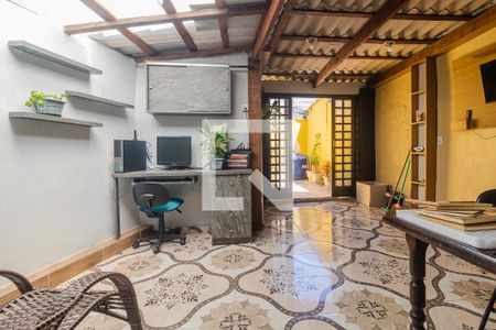 Casa à venda com 320m², 2 quartos e 1 vagaQuintal