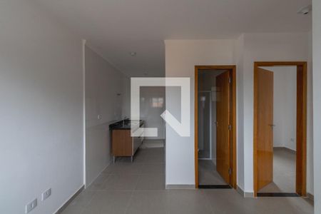 Sala/Cozinha/Área de Serviço de apartamento para alugar com 2 quartos, 40m² em Vila Paranagua, São Paulo