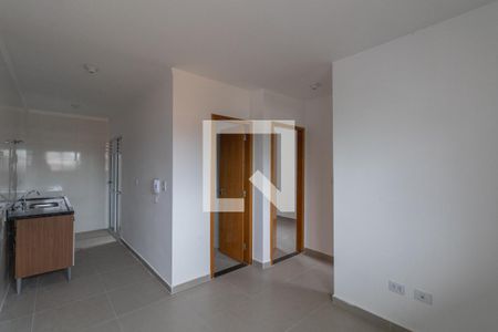 Sala/Cozinha/Área de Serviço de apartamento para alugar com 2 quartos, 40m² em Vila Paranagua, São Paulo