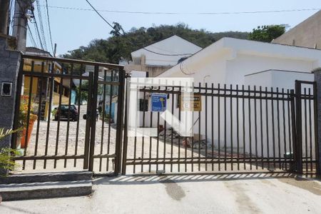 Casa de condomínio à venda com 135m², 3 quartos e 1 vaga Casa de condomínio à venda com 135m², 3 quartos e 1 vagaFachada