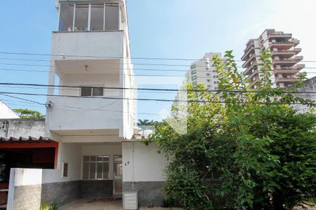 Casa de condomínio à venda com 400m², 5 quartos e 2 vagasFachada 2