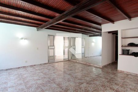 Casa de condomínio à venda com 400m², 5 quartos e 2 vagasSala