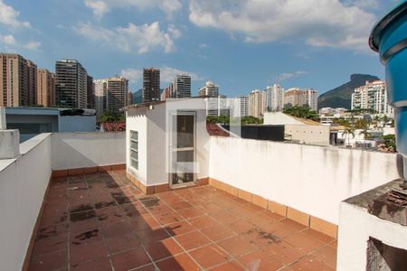 Casa de condomínio à venda com 400m², 5 quartos e 2 vagasTerraço