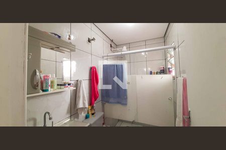 Casa à venda com 198m², 4 quartos e 2 vagas Casa à venda com 198m², 4 quartos e 2 vagasEdícula - Banheiro