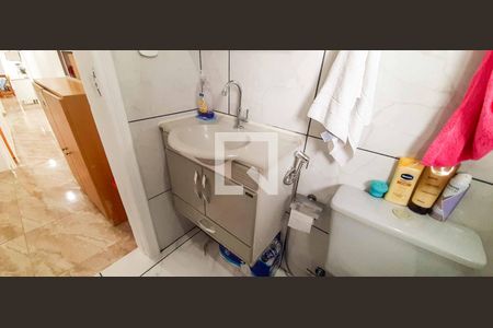 Casa à venda com 198m², 4 quartos e 2 vagas Casa à venda com 198m², 4 quartos e 2 vagasEdícula - Banheiro