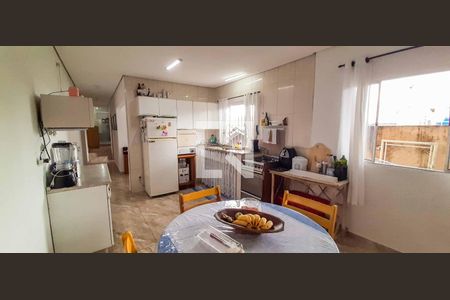 Casa à venda com 198m², 4 quartos e 2 vagas Casa à venda com 198m², 4 quartos e 2 vagasEdícula - Cozinha