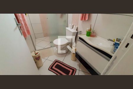 Casa à venda com 198m², 4 quartos e 2 vagas Casa à venda com 198m², 4 quartos e 2 vagasBanheiro da Suíte