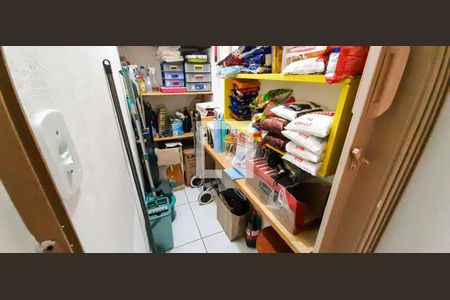 Casa à venda com 198m², 4 quartos e 2 vagas Casa à venda com 198m², 4 quartos e 2 vagasDespensa