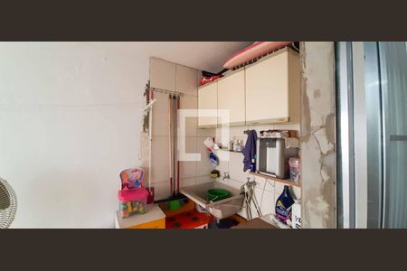 Casa à venda com 198m², 4 quartos e 2 vagas Casa à venda com 198m², 4 quartos e 2 vagasEdícula - Área de Serviço