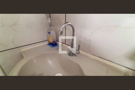 Casa à venda com 198m², 4 quartos e 2 vagas Casa à venda com 198m², 4 quartos e 2 vagasEdícula - Banheiro