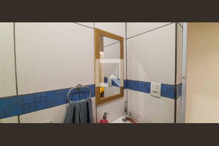 Casa à venda com 198m², 4 quartos e 2 vagas Casa à venda com 198m², 4 quartos e 2 vagasBanheiro Social