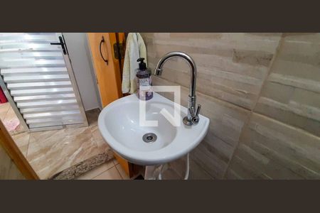 Casa à venda com 198m², 4 quartos e 2 vagas Casa à venda com 198m², 4 quartos e 2 vagasEdícula - Lavabo