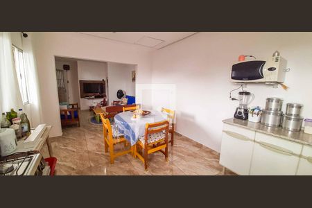 Casa à venda com 198m², 4 quartos e 2 vagas Casa à venda com 198m², 4 quartos e 2 vagasEdícula - Cozinha