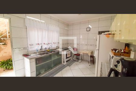 Casa à venda com 198m², 4 quartos e 2 vagas Casa à venda com 198m², 4 quartos e 2 vagasCozinha