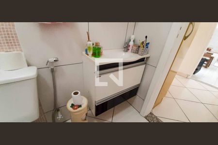 Casa à venda com 198m², 4 quartos e 2 vagas Casa à venda com 198m², 4 quartos e 2 vagasBanheiro da Suíte