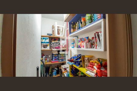 Casa à venda com 198m², 4 quartos e 2 vagas Casa à venda com 198m², 4 quartos e 2 vagasDespensa