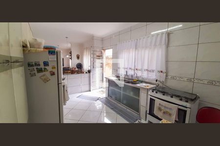 Casa à venda com 198m², 4 quartos e 2 vagas Casa à venda com 198m², 4 quartos e 2 vagasCozinha