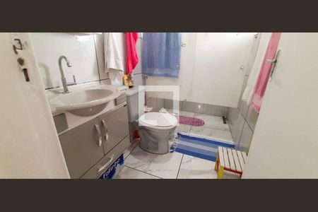 Casa à venda com 198m², 4 quartos e 2 vagas Casa à venda com 198m², 4 quartos e 2 vagasEdícula - Banheiro