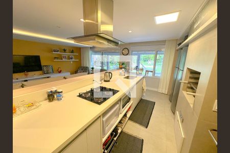 Apartamento para alugar com 130m², 2 quartos e 2 vagasCozinha