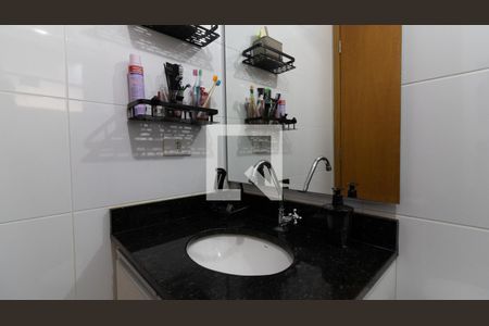 Banheiro de apartamento à venda com 2 quartos, 57m² em Jardim Triana, São Paulo