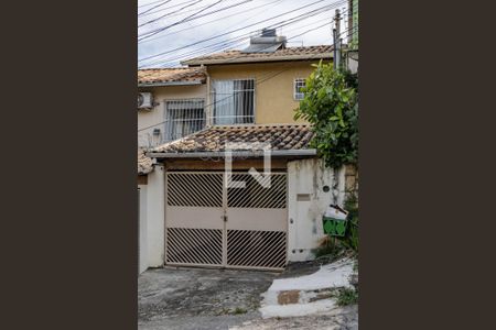 Fachada de casa à venda com 2 quartos, 100m² em Camargos, Belo Horizonte