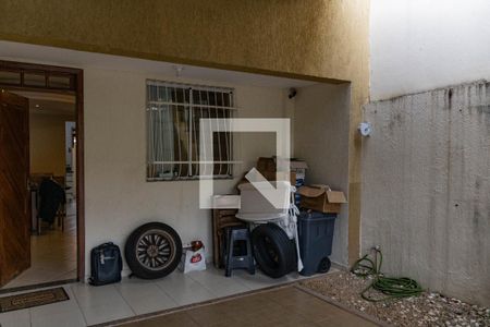 Garagem de casa à venda com 2 quartos, 100m² em Camargos, Belo Horizonte