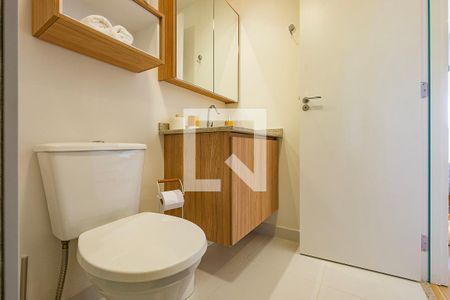 Banheiro de kitnet/studio à venda com 1 quarto, 24m² em Pinheiros, São Paulo