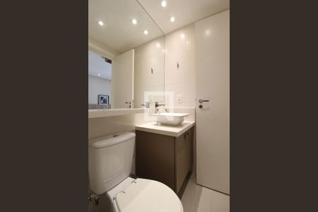 Banheiro de kitnet/studio para alugar com 1 quarto, 38m² em Indianópolis, São Paulo