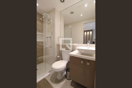 Banheiro de kitnet/studio para alugar com 1 quarto, 38m² em Indianópolis, São Paulo