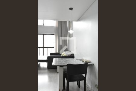 Sala/Cozinha de apartamento para alugar com 1 quarto, 46m² em Centro, Curitiba