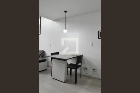 Sala/Cozinha de apartamento para alugar com 1 quarto, 46m² em Centro, Curitiba