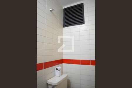 Banheiro de apartamento para alugar com 1 quarto, 46m² em Centro, Curitiba